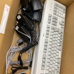 マウスやキーボード（有線）