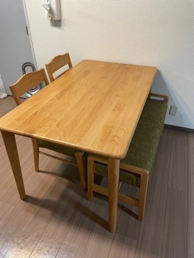 ダイニングテーブル　4人掛け