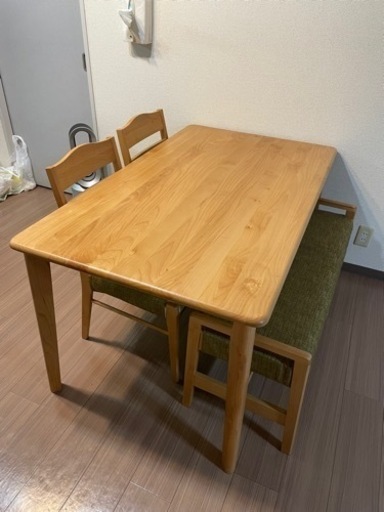ダイニングテーブル　4人掛け