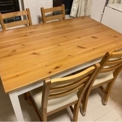 IKEAダイニングテーブルの画像