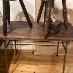 昭和レトロ　シャビー鉄脚テーブル　天板古材使用の画像