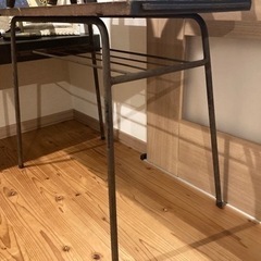 昭和レトロ　シャビー鉄脚テーブル　天板古材使用の画像