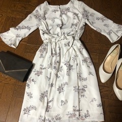 清楚系　オフホワイト　ワンピース