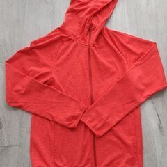 ユニクロ　パーカーの画像