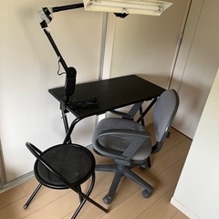 折りたたみテーブル、折りたたみ椅子、アームライト、オフィスチェア...