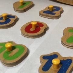 Hape 知育玩具　時計パズルの画像
