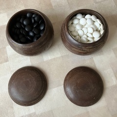 碁石とケースの画像