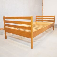 北欧デンマークのRY Mobler社より販売されていたHans.J.Wegner(ハンス.J.ウェグナー)デザイン、シングルベッドフレームです。木の素材感を活かしたシンプルで飽きの来ないデザイン♪DF317の画像