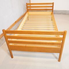 北欧デンマークのRY Mobler社より販売されていたHans.J.Wegner(ハンス.J.ウェグナー)デザイン、シングルベッドフレームです。木の素材感を活かしたシンプルで飽きの来ないデザイン♪DF317の画像