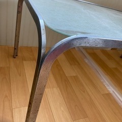 ガラスローテーブルの画像