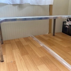 ガラスローテーブルの画像