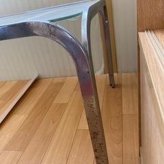 ガラスローテーブルの画像