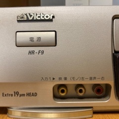 【無料】ＶＨＳビデオデッキと録画済テープをセットで差し上げますの画像