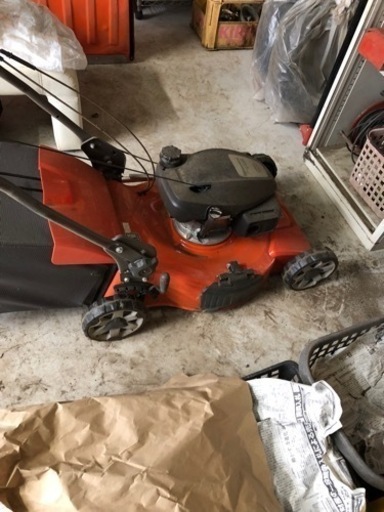 芝刈り機　　エンジン式　　自走