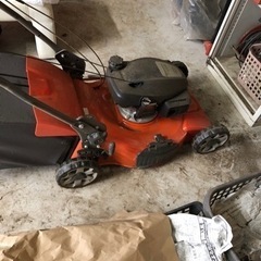 芝刈り機　　エンジン式　　自走の画像