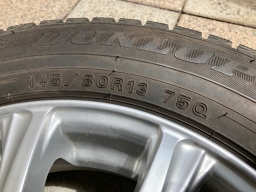 【商談成立】スタッドレスタイヤ　アルミホイル付き】日産モコ2シーズン使用　山8部残