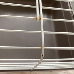 小動物のケージ、小物付きの画像