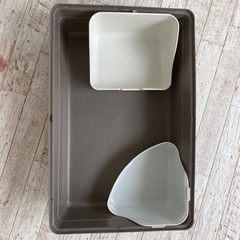 小動物のケージ、小物付きの画像