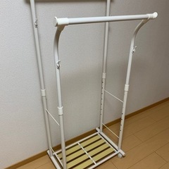 ハンガーラックの画像