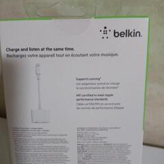 △  新品  belkin  ライトニング&3.5mmオーディオ デュアルアダプターイヤホン充電同時 White  01の画像
