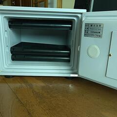 終了しました。美品耐火金庫差し上げますの画像