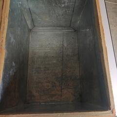 岩手　盛岡　手渡し可能　昭和レトロ 茶箱 木箱 保管 収納箱 内側ブリキ張り レトロ 衣装箱 ボテ箱 トタン張 アンティークの画像