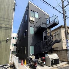 34-9☆デザイナーズの築浅物件☆近隣にお店が多数あり！暮らしや...