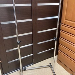 伸縮自在パイプ式ハンガーの画像