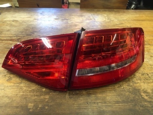 アウディA4アバント　8KCDHテールランプセット