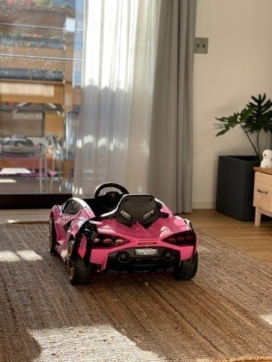 ランボルギーニ電動カー　ピンク
