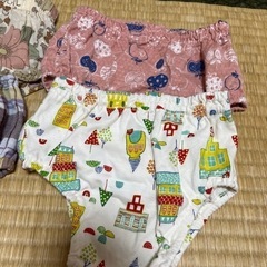 女の子　オーバーパンツ　4枚セットの画像