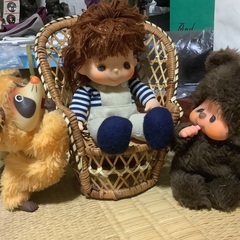 とてもレトロなお人形とぬいぐるみです。