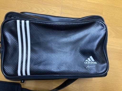 adidas、スポーツバッグ