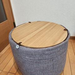 テーブルにもなるスツールの画像