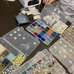 【11月はクリスマス小物特集】【月曜開催】横浜日吉ハンドメイド教室★レジンや木駒を使ったアクセサリー作りの画像