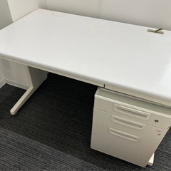 パソコンデスク　オフィスデスク　×4 引き出し×4の画像