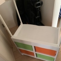 子供服収納ラックの画像