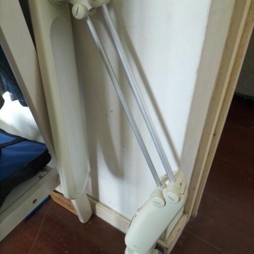 机にはめ込むスタンド