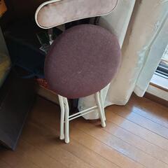 折りたたみ椅子の画像