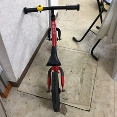 ストライダー(赤)の画像