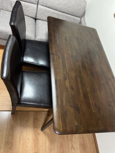 【急募】ダイニングテーブル+椅子二脚(引き取りに来てくれる方限定)