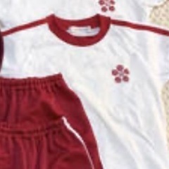 三ツ星幼稚園の夏のセーラー服とスモックを探しています！の画像