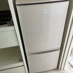 〈 取りに来れる方 〉SHARP プラズマクラスター　冷蔵庫　2015年製の画像
