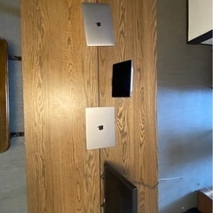 《7/8迄にお引き取り頂ける方》机 IKEA SJUHULT シューフルト　椅子付きの画像