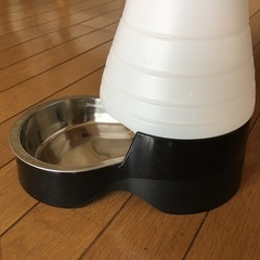 犬　猫　自動給水器　中古　1.8リットルの画像