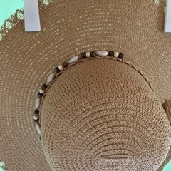 帽子　夏用　麦わら帽子　貝の飾りの画像