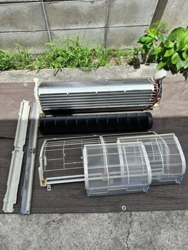 DAIKIN 冷暖房お掃除ロボエアコン2.8k 取引中です　標準の設置まで込みです。