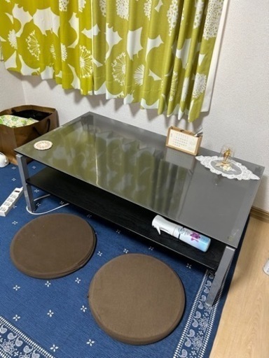 ダイニング、リビング　ガラステーブル