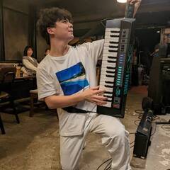 音高大卒現役作曲家が作曲・編曲・譜面作成します。