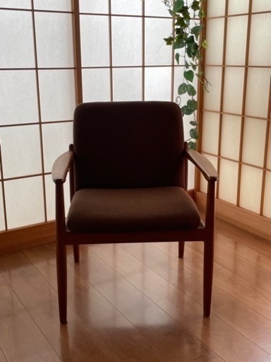 カリモク　チェア　サイズ　64.5D x 70W x 70H cm